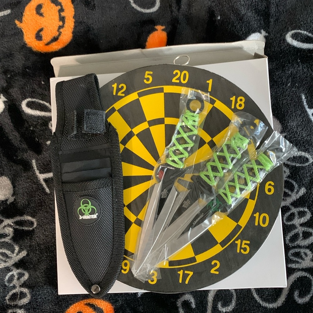Zombie Hunter throwing knife set